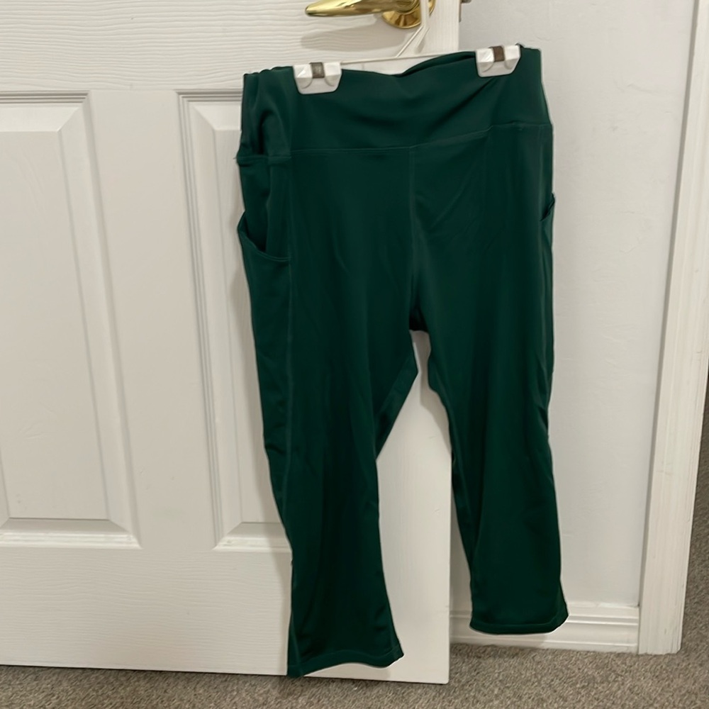 Green 3/4 leggings